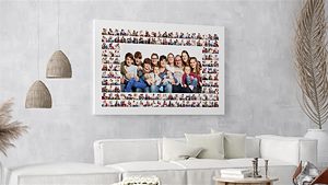 Collage aus einem Couch-Shooting Collage an der Wand in einem Wohnzimmer